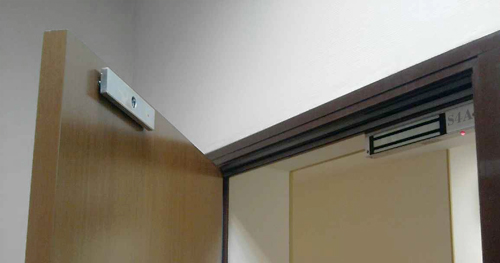 Elektromagnetische Verriegelung der automatischen Tür (Magnetverschluss) Unzureichende oder keine Sauglösung
