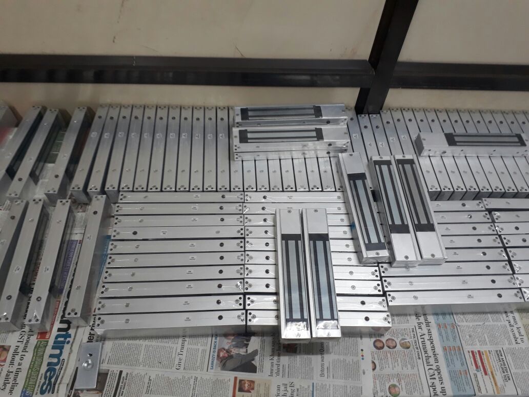 S4A Werksversand: Zutrittskontroll- und automatische Türlösungen – bereit für den weltweiten Versand